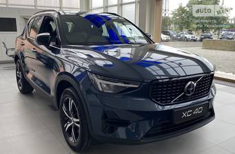 Volvo XC40 2025 Plus Dark