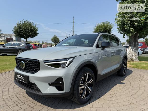 Volvo XC40 2025