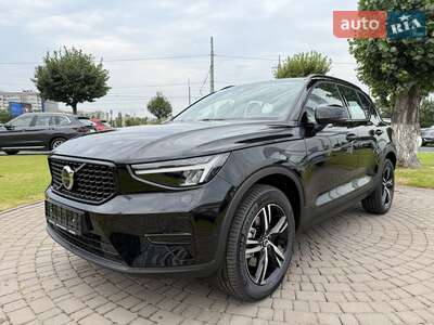 Volvo XC40 2026 Dark Plus