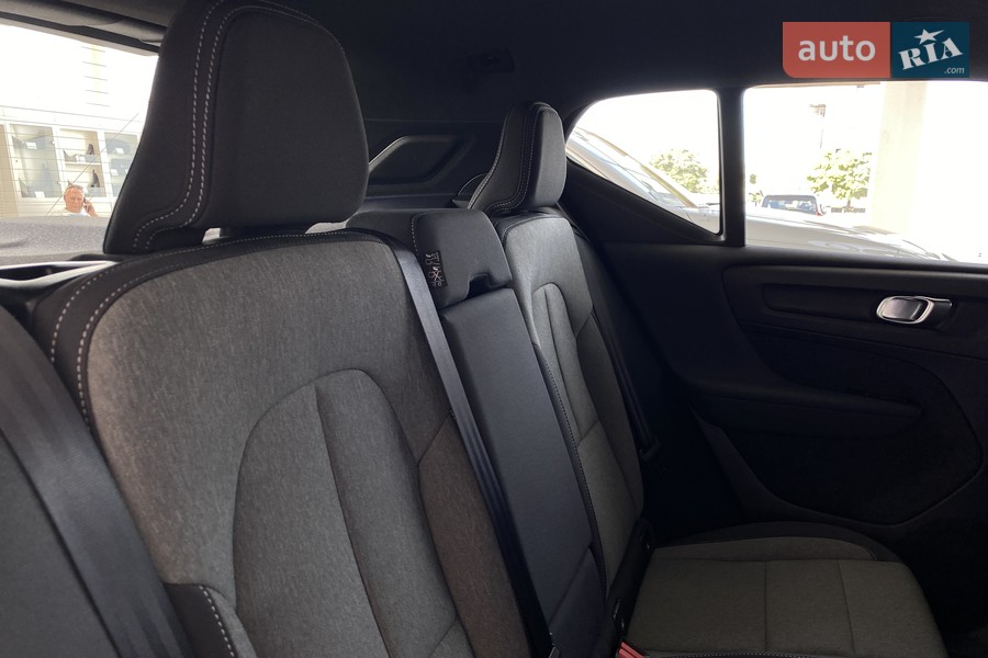 Volvo XC40 - фото 15