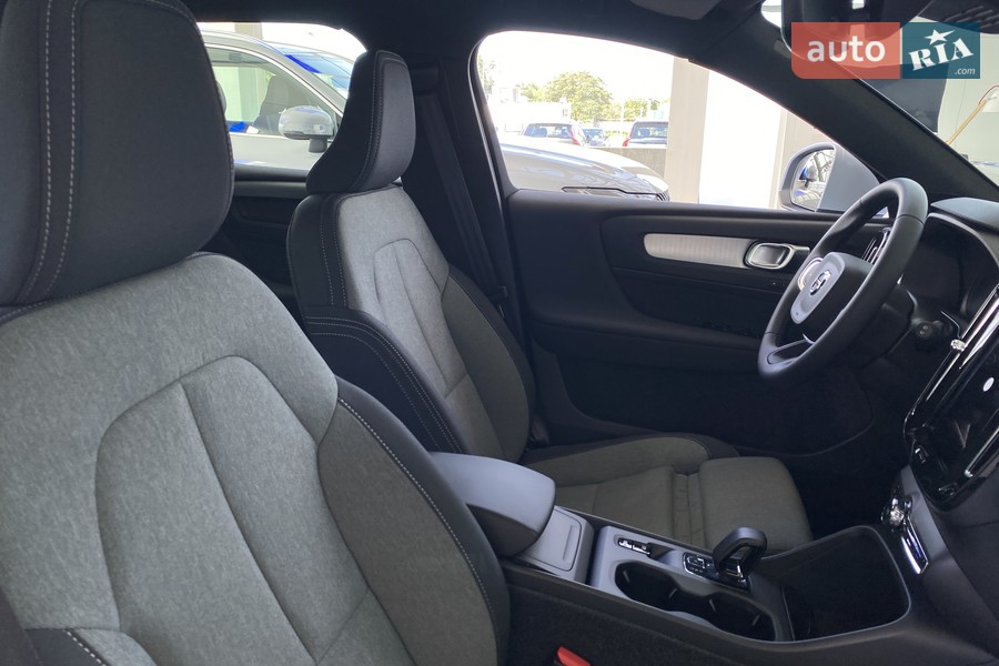 Volvo XC40 - фото 12