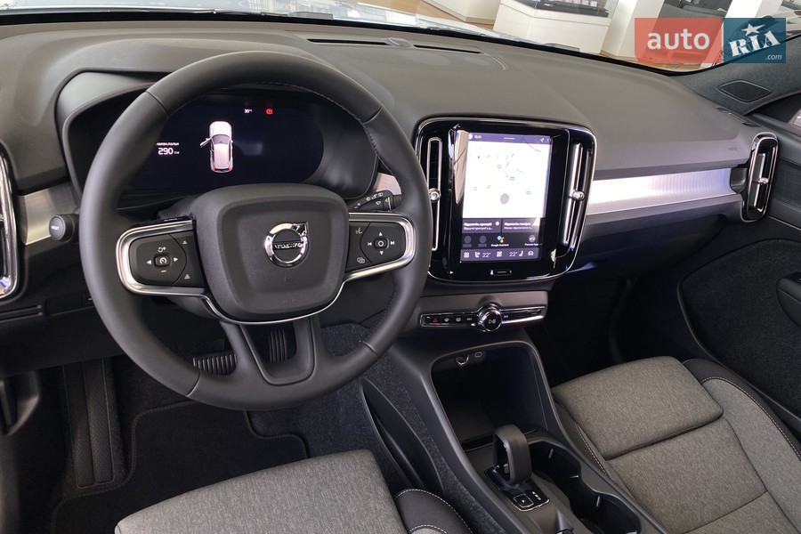 Volvo XC40 - фото 23