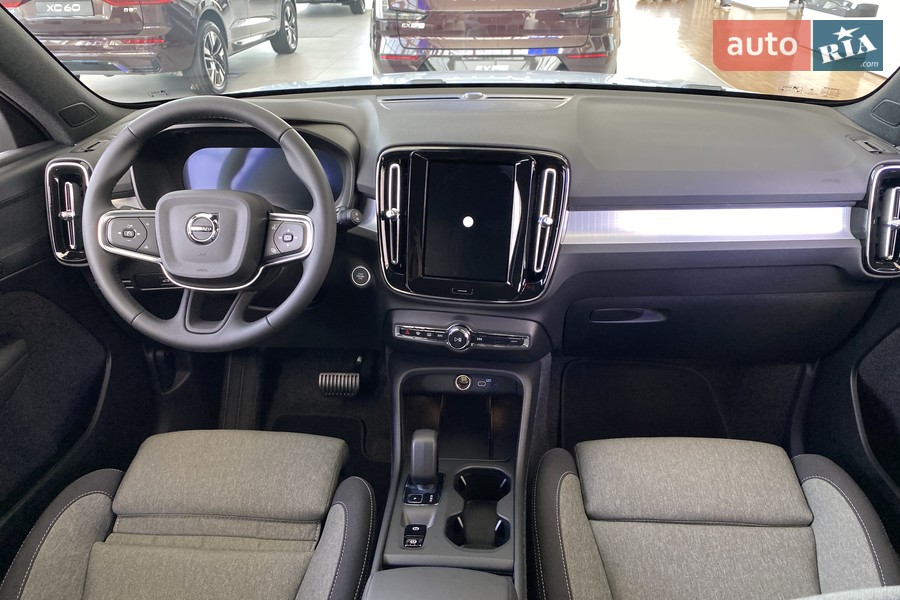 Volvo XC40 - фото 16