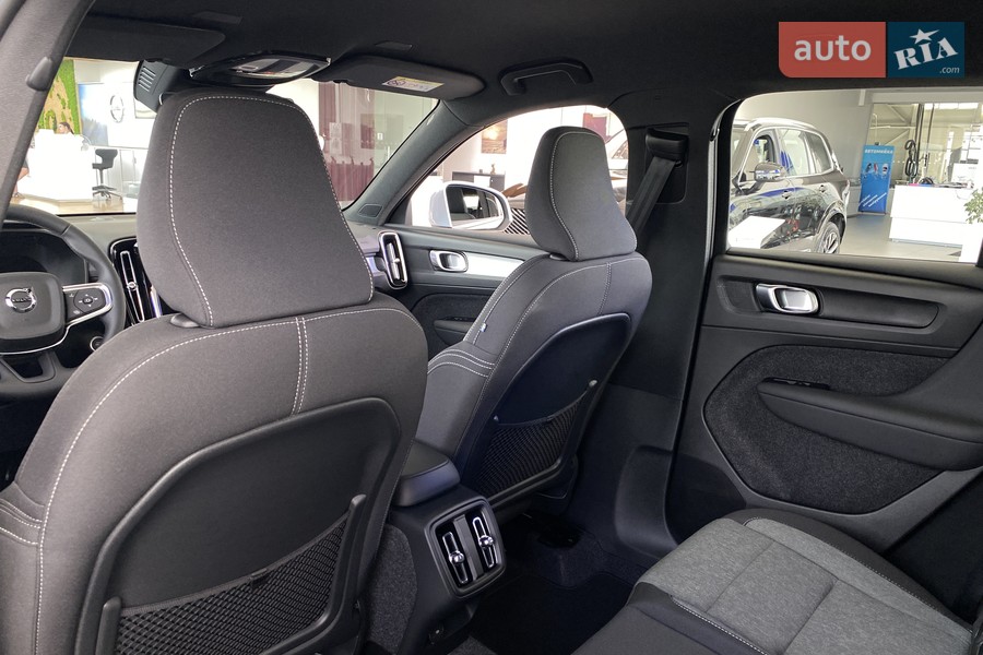 Volvo XC40 - фото 19