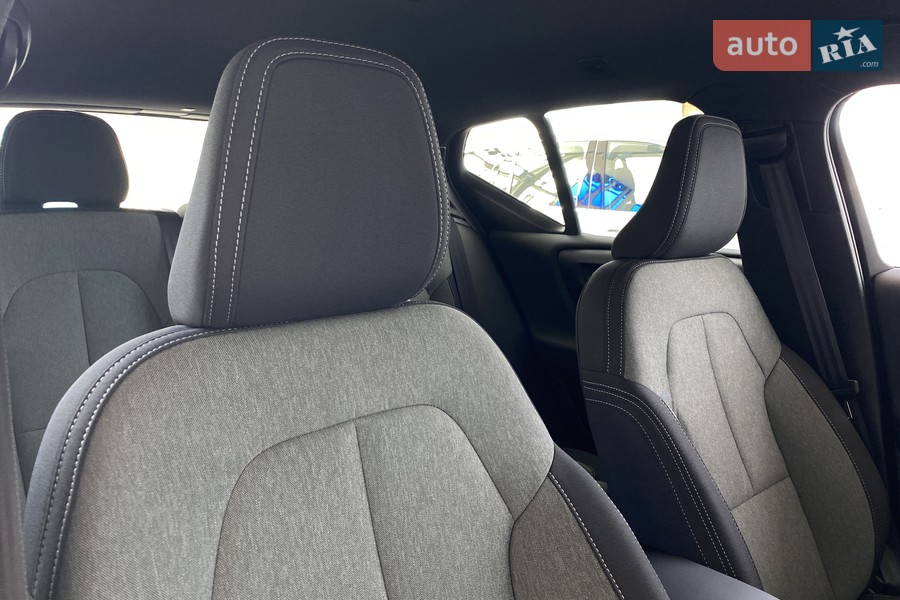 Volvo XC40 - фото 13