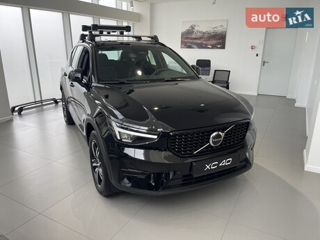 Volvo XC40 2025