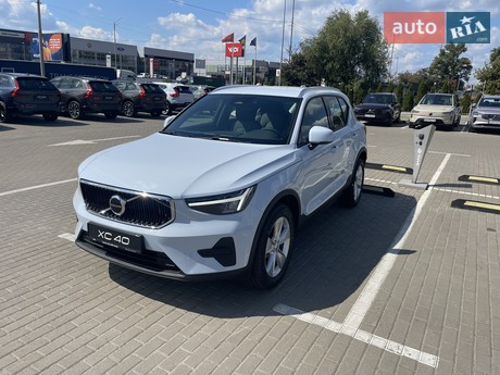 Volvo XC40 2025