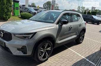 Volvo XC40 2025 Dark Plus