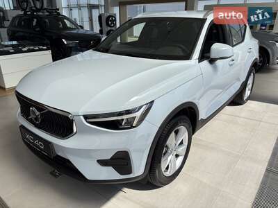Volvo XC40 2025 Core