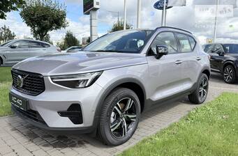 Volvo XC40 2025 Plus Dark