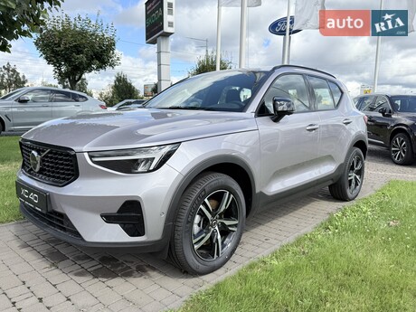 Volvo XC40 2025