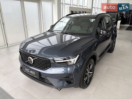 Volvo XC40 2025
