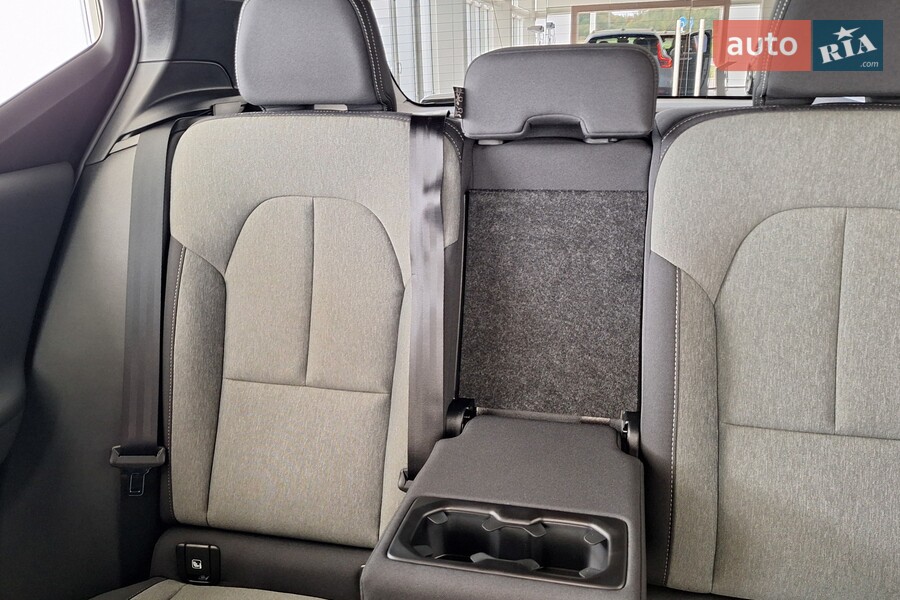 Volvo XC40 - фото 11