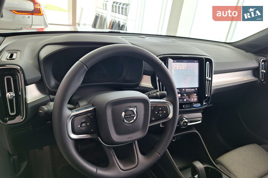 Volvo XC40 - фото 9
