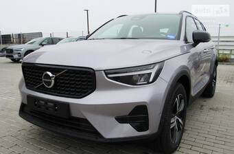 Volvo XC40 2025 Plus Dark
