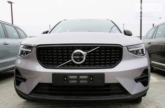 Volvo XC40 2025 Dark Plus