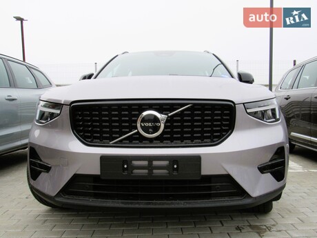 Volvo XC40 2025
