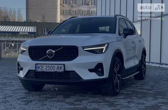 Volvo XC40 2024 Dark Plus