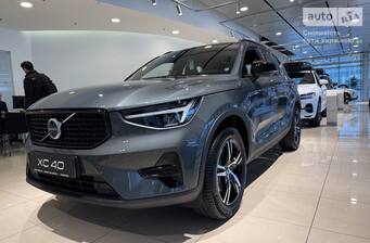 Volvo XC40 2025 Plus Dark