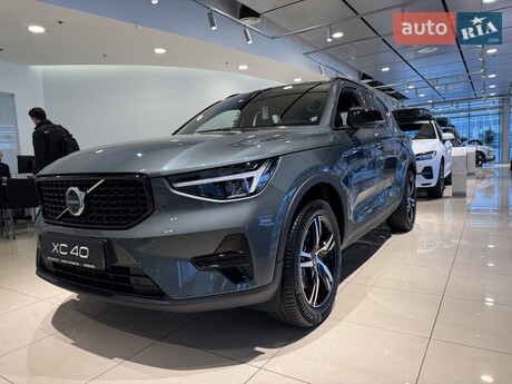 Volvo XC40 2025
