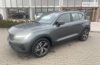Volvo XC40 2025 Plus Dark
