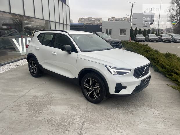 Volvo XC40 2025