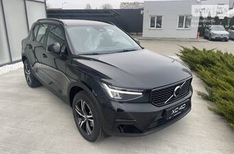 Volvo XC40 2025 Dark Plus