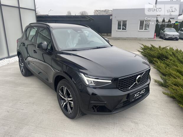 Volvo XC40 2025