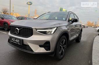 Volvo XC40 2025 Dark Plus