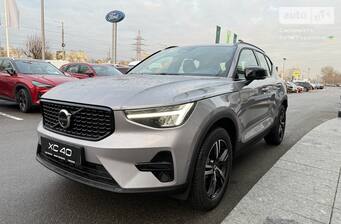 Volvo XC40 2025 Plus Dark