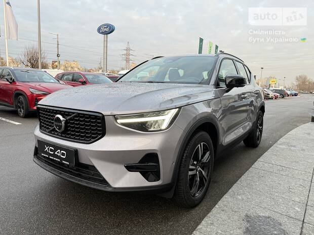 Volvo XC40 2025