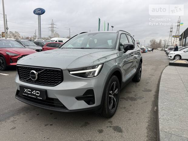 Volvo XC40 2025