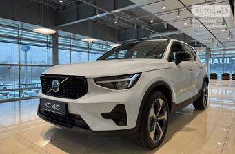 Volvo XC40 2025 Plus Dark