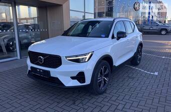 Volvo XC40 2025 Plus Dark