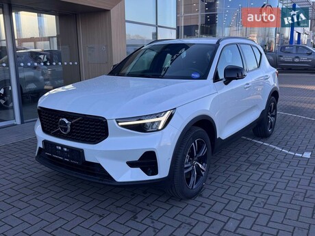 Volvo XC40 2025