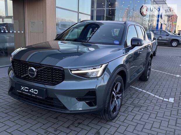 Volvo XC40 2025
