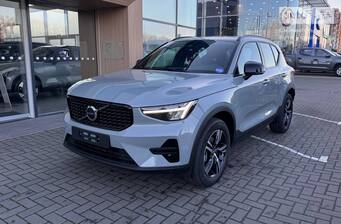 Volvo XC40 2025 Dark Plus