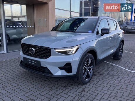 Volvo XC40 2025