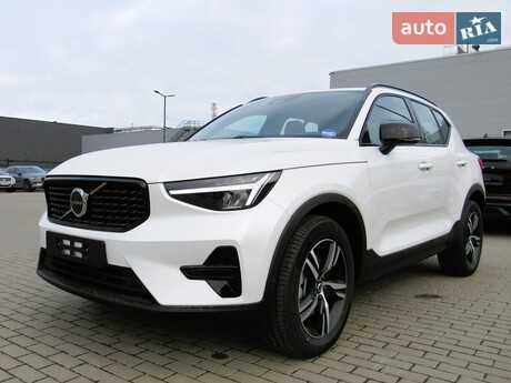 Volvo XC40 2025
