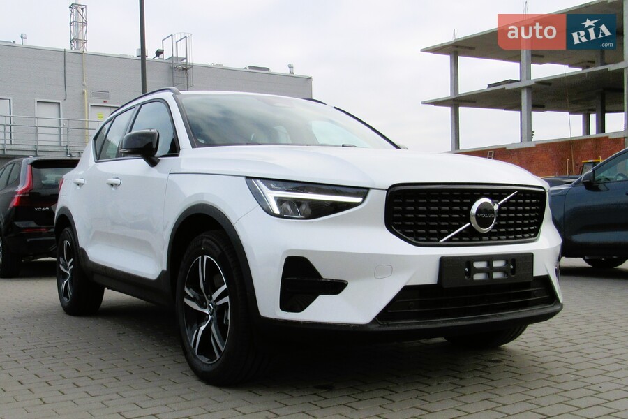 Volvo XC40 - фото 1