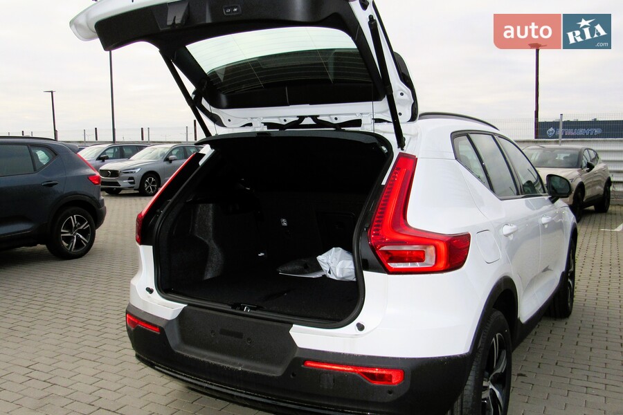 Volvo XC40 - фото 6