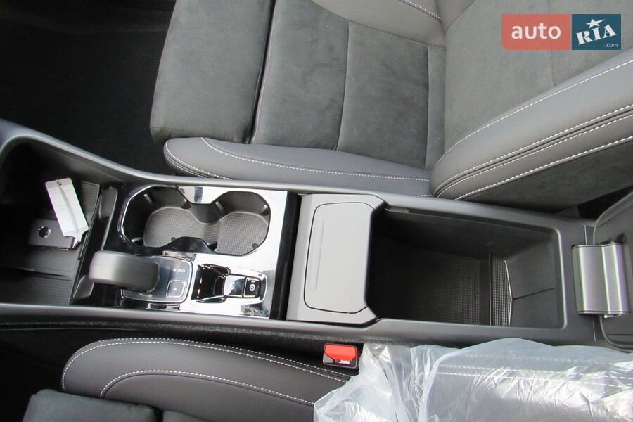 Volvo XC40 - фото 14