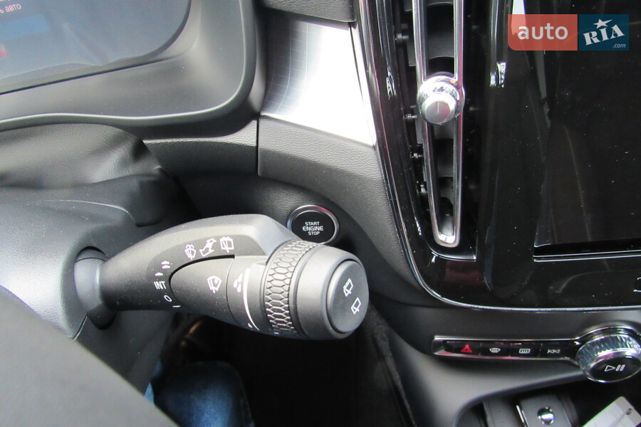 Volvo XC40 - фото 16