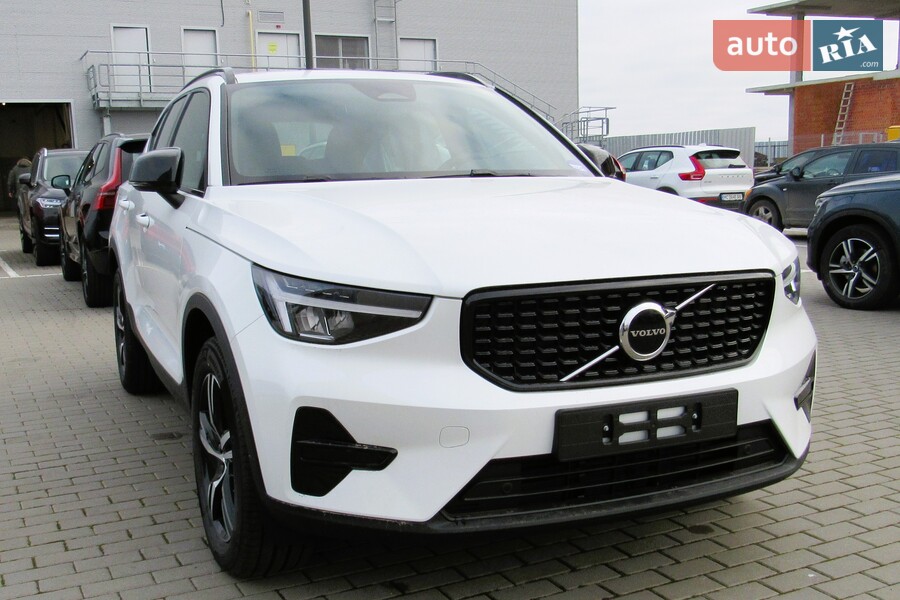 Volvo XC40 - фото 3