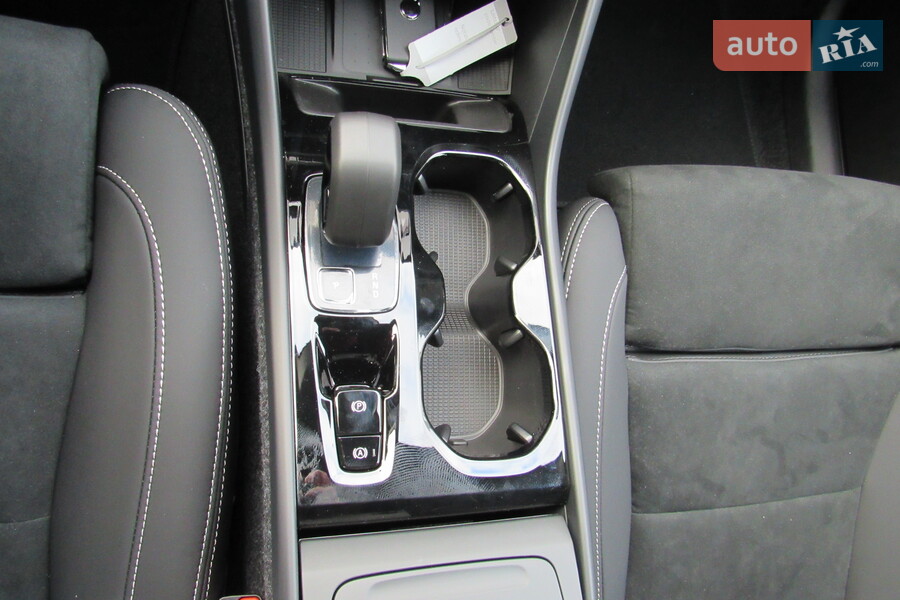 Volvo XC40 - фото 17