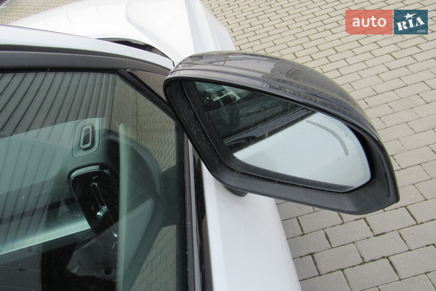 Volvo XC40 - фото 7