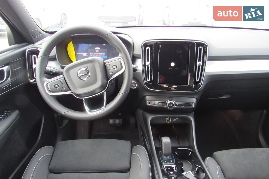 Volvo XC40 - фото 23