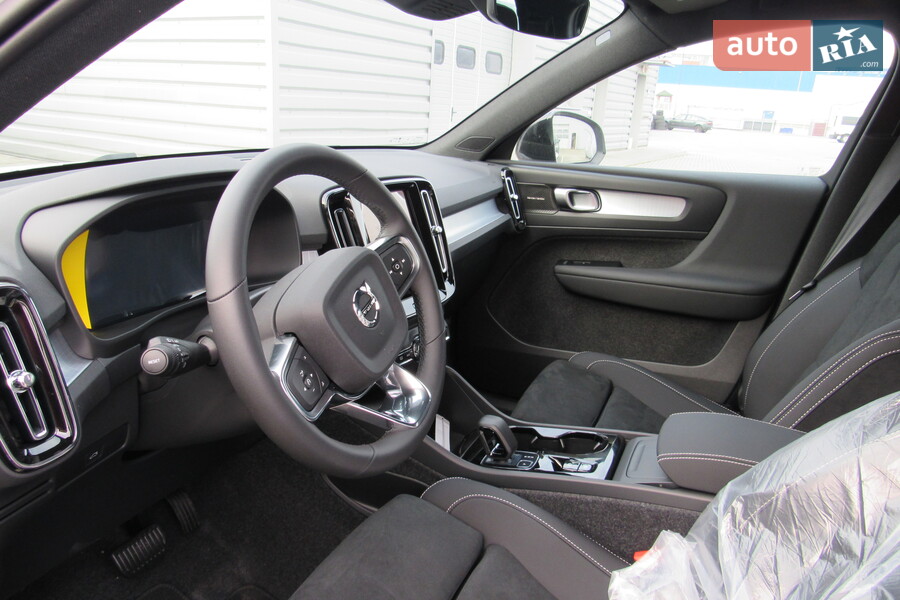 Volvo XC40 - фото 21