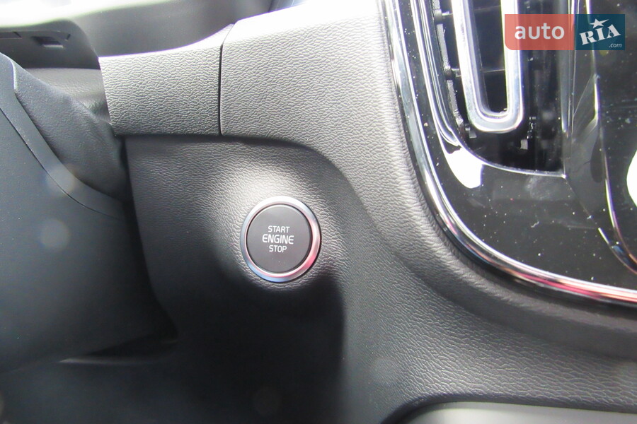 Volvo XC40 - фото 20