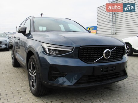 Volvo XC40 2025